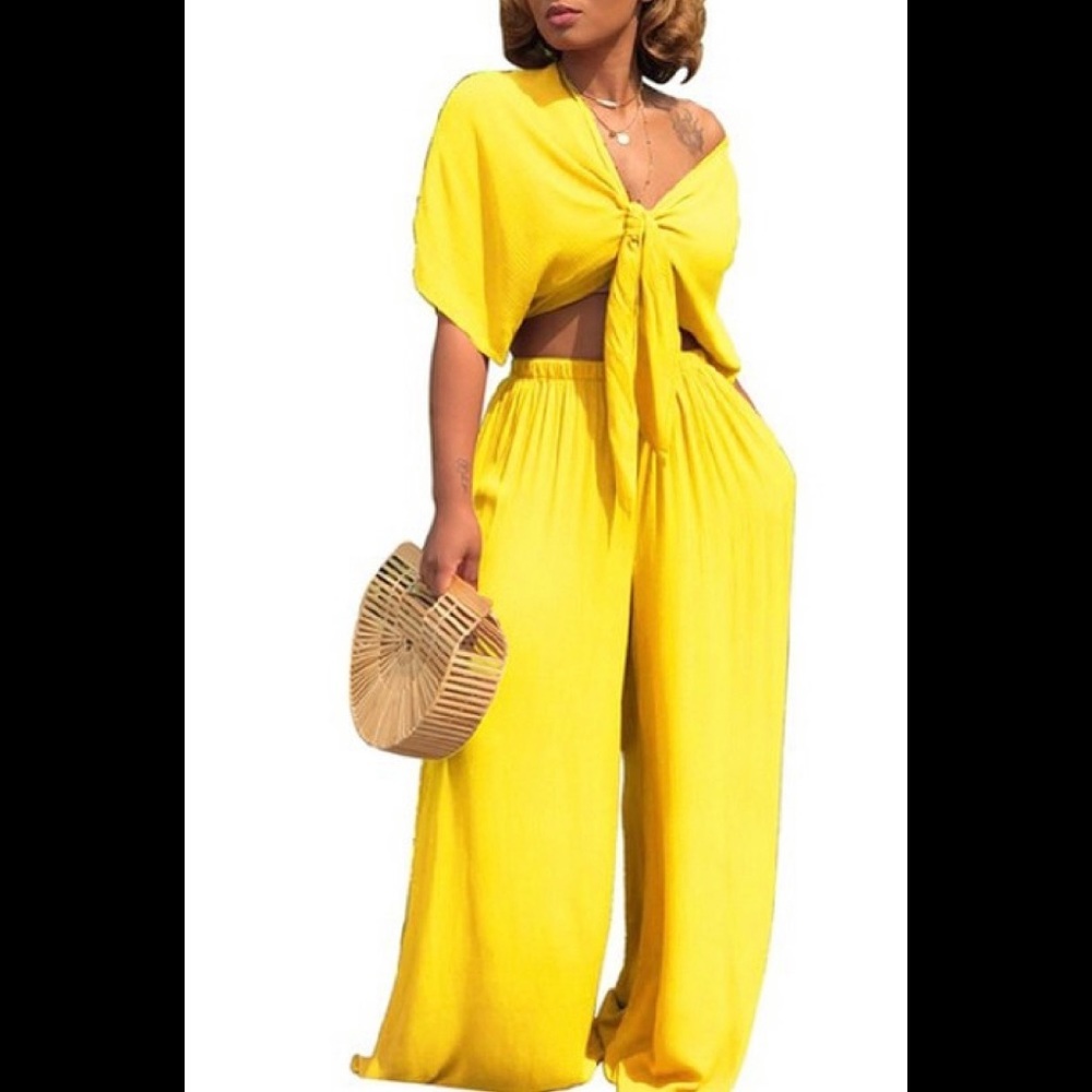 HP Yellow 2 piece set, V neck front open top that ties.